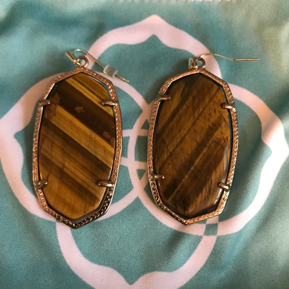 Kendra Scott Danielle Earrings.